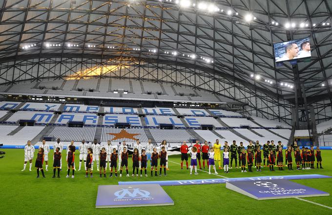 Tekma v Marseillu je potekala pred praznimi tribunami zaradi nedavnih navijaških izgredov proti Eintrachtu. | Foto: Reuters