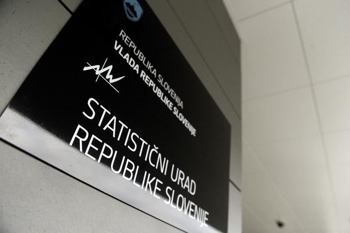 Statistični urad | Najvišjo povprečno mesečno bruto plačo so v tretjem četrtletju prejeli zaposleni v dejavnosti zdravstva in socialnega varstva, in sicer 1.601,05 evra. | Foto STA