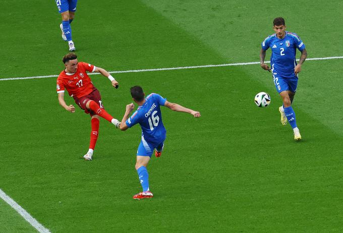 Ruben Vargas je takole povišal na 2:0. | Foto: Reuters