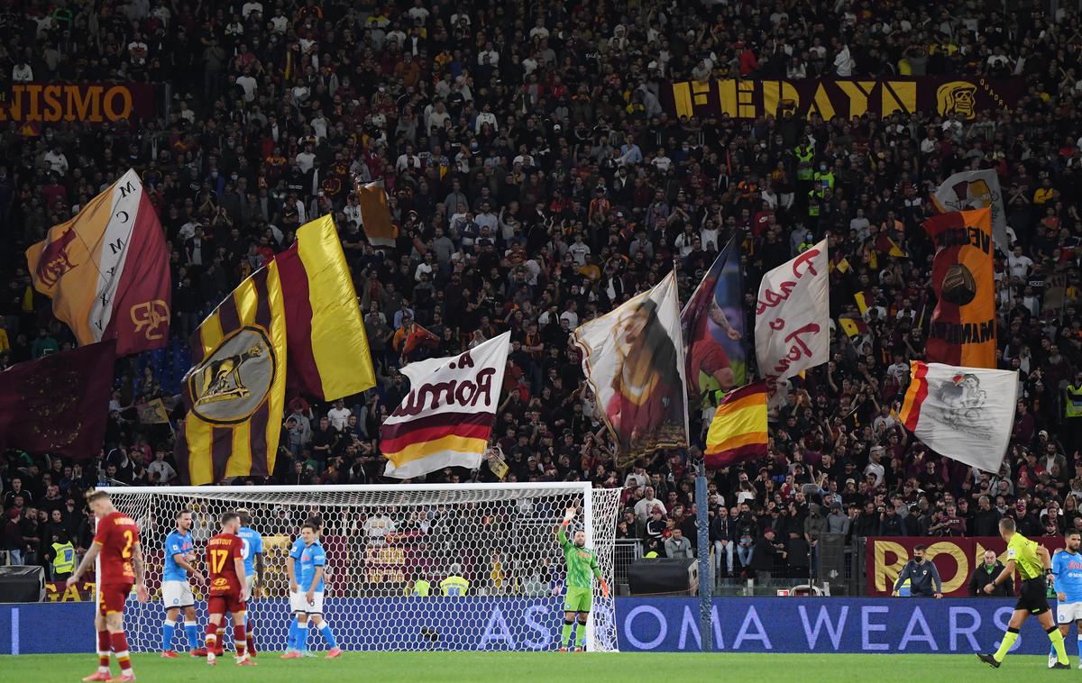 Roma navijači | Italijanska nogometna zveza (FIGC) bo sprožila dodatno preiskavo zaradi rasističnega incidenta na nedeljski tekmi serie A med Romo in Napolijem.  | Foto Guliverimage