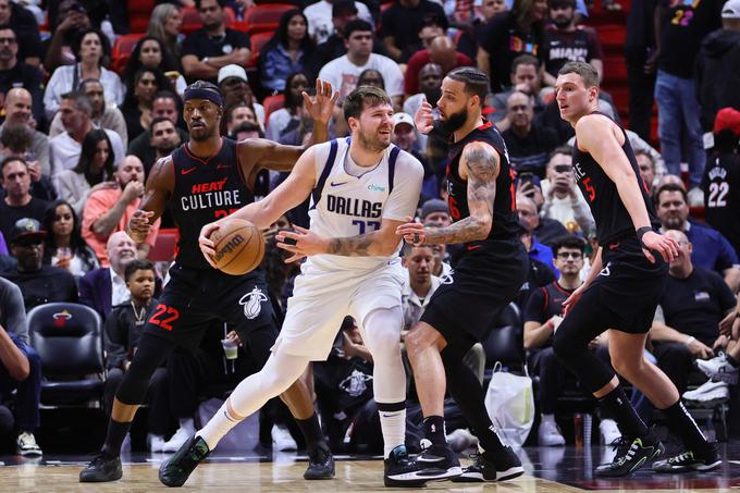 Luka Dončić se je znova izkazal že v uvodni četrtini. | Foto: Reuters