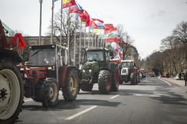 Protestni shod Sindikata kmetov Slovenije. Traktor, kmet, protest.