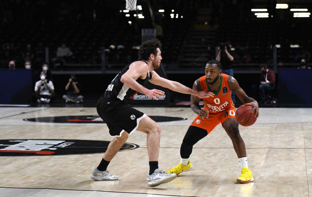 Virtus Bologna Cedevita Olimpija  EuroCup | Cedevita Olimpija je za peto zaporedno zmago v evropskem pokalu premagala Virtus (86:74). | Foto KK Cedevita Olimpija/Tine Ružič