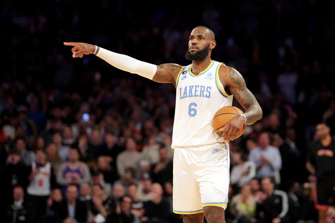 LeBron James se je na večni lestvici asistenc povzpel na četrto mesto. | Foto: Reuters