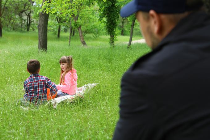 Zelo so iznajdljivi, opozarjajo policisti, snemalne naprave skrivajo na vsa mogoča mesta.  | Foto: Shutterstock