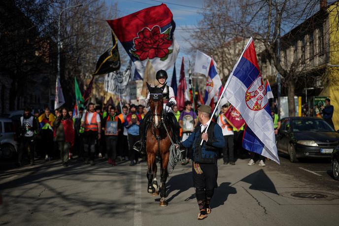 Protest Srbija | V blokadi sodelujejo tudi skupine študentov, ki so v petek v  Kragujevac prispele peš iz Beograda, Niša, Čačka, Užic, Kraljeva, Novega Pazarja, ter študenti kolesarji in tisti, ki so tekli maratonsko štafeto iz Beograda. | Foto Reuters