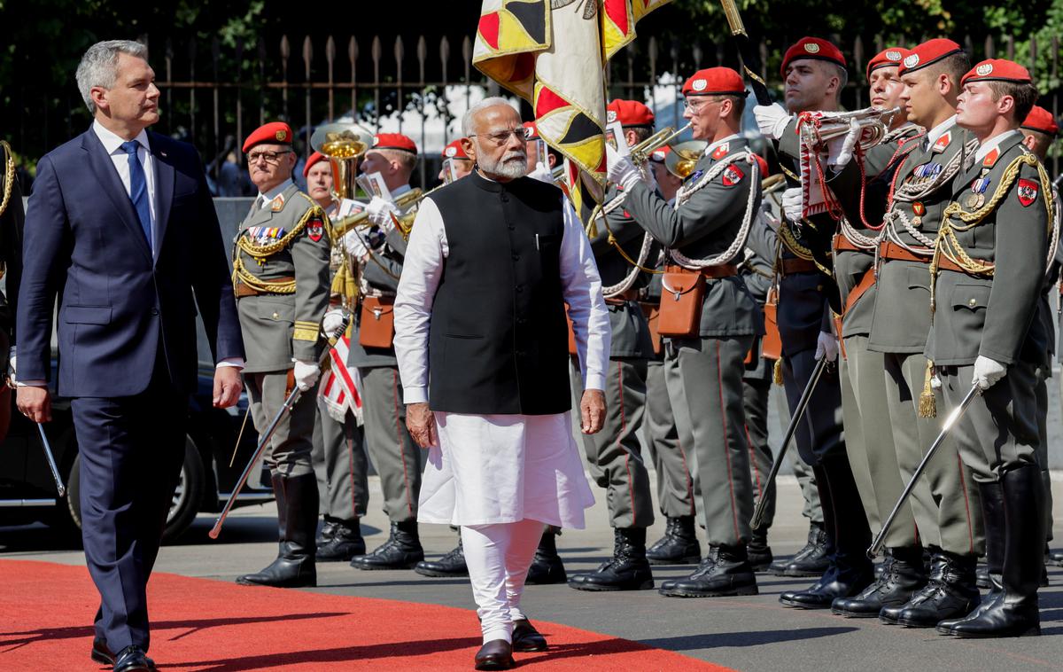 Narendra Modi | Indijski premier Narendra Modi in avstrijski kancler Karl Nehammer iščeta diplomatske rešitve za konec vojne v Ukrajini. | Foto Reuters