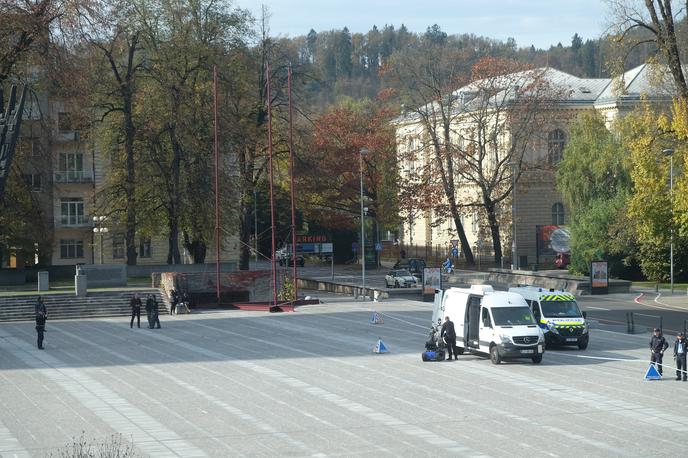 trg republike, policija, kovček | Foto STA