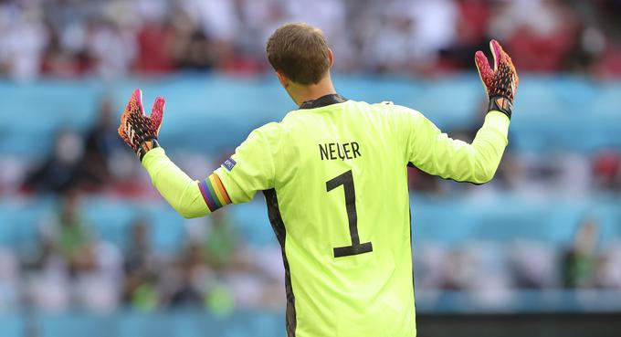 Nemški vratar Manuel Neuer v znak podpore in solidarnosti do homoseksualne in transseksualne skupnosti na vseh tekmah nosi mavrični kapetanski trak.  | Foto: Guliverimage/Vladimir Fedorenko