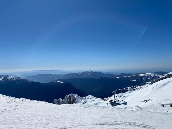 Snega ne manjka, edina težava je lahko vreme oz. močan veter, ki na Kaninu pogosto meša štrene. | Foto: Sončni Kanin