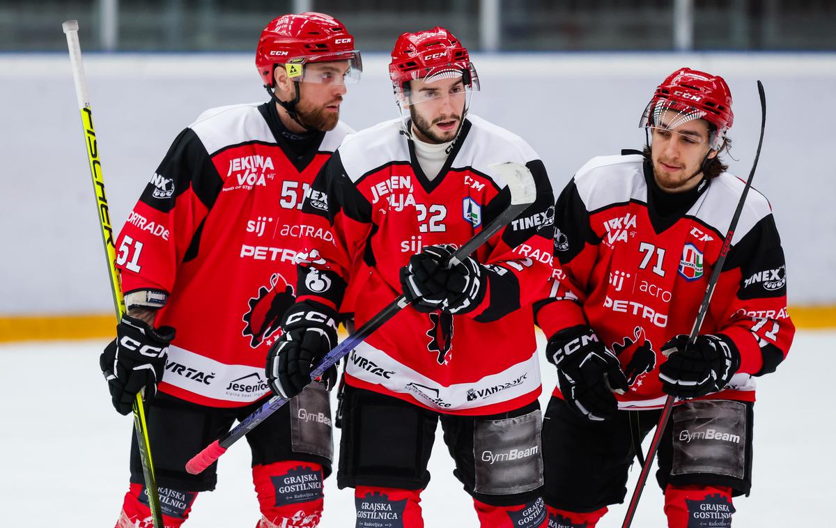 HDD Jesenice | Jeseničani so polfinale začeli v Italiji. | Foto Aleš Fevžer