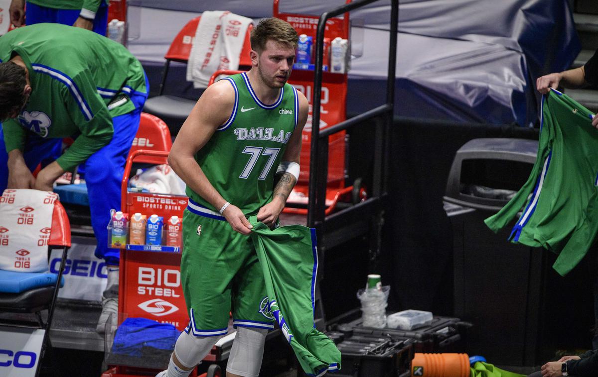 Luka Dončić | Pot ne pelje v smer, v katero bi si želel Luka Dončić. | Foto Reuters