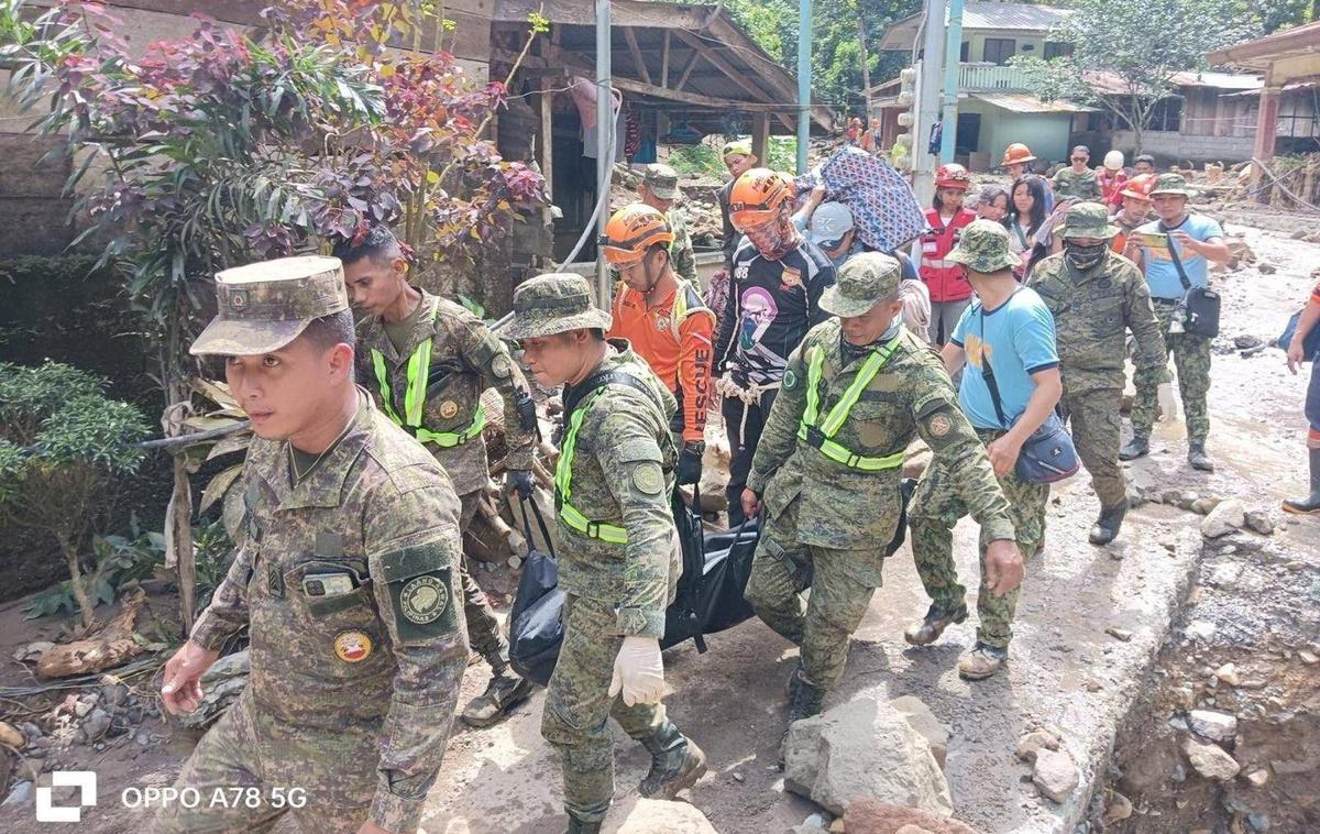 Plaz na Filipinih | Plaz se je sprožil v torek zvečer na goratem območju blizu rudnika zlata v kraju Maco v pokrajini Davao de Oro na otoku Mindanao. | Foto Reuters