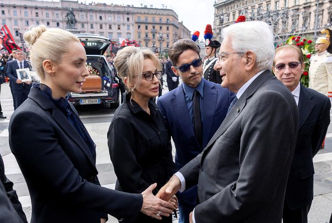 Italijanski predsednik Sergio Mattarella ob izreku sožalj. Na fotografiji Marta Fascina, Pier Silvio Berlusconi, Marina Berlusconi in Paolo Berlusconi. | Foto: Reuters