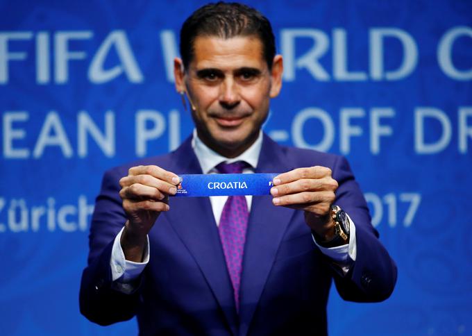 Fernando Hierro je leta 2016 kot legendarni španski reprezentant sodeloval na žrebu kvalifikacij za SP 2018, na katerem se bo po sili razmer predstavil kot selektor. | Foto: Reuters