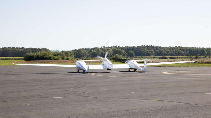 Štirisedežno letalo H2FLY HY4, ki ga poganja tekoči vodik | Foto: Matic Prevc/STA