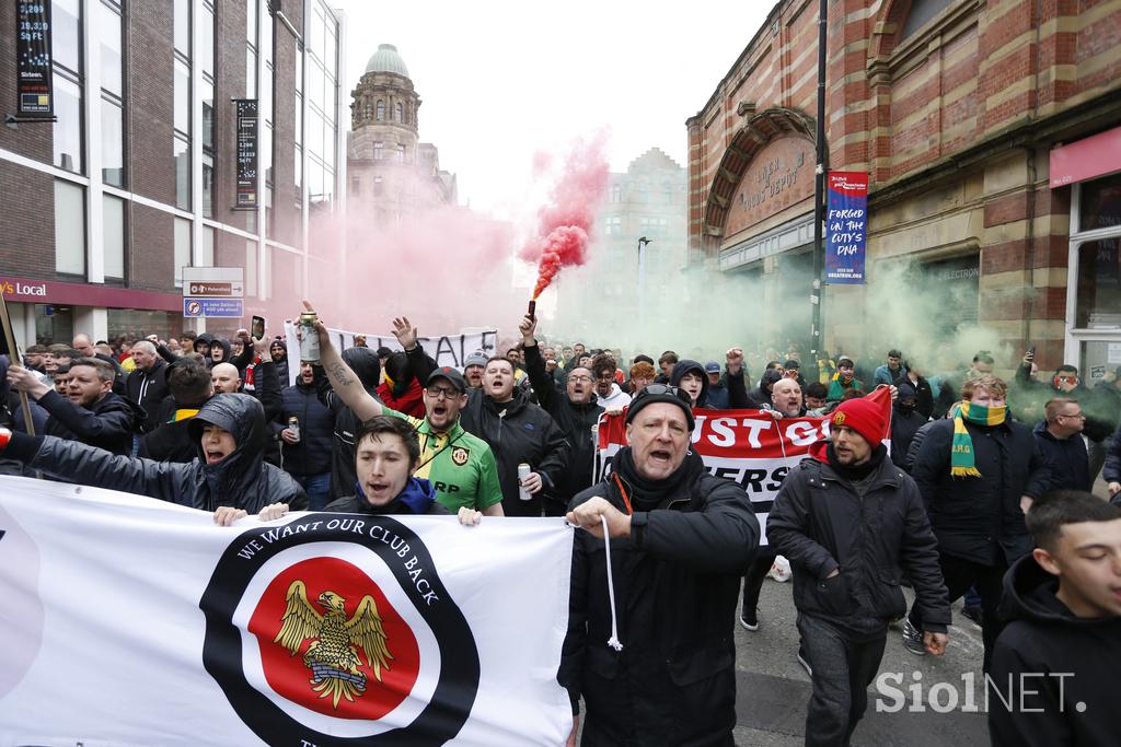 Manchester United navijači protest