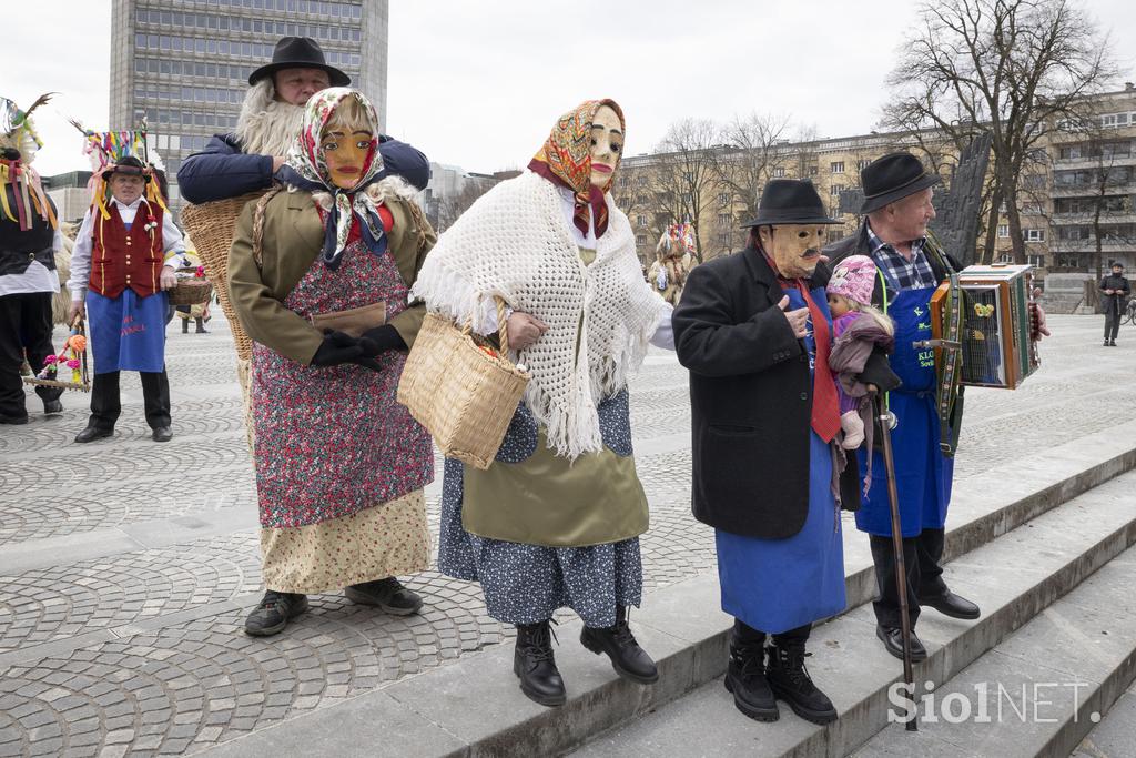 Kurenti so obiskali DZ.