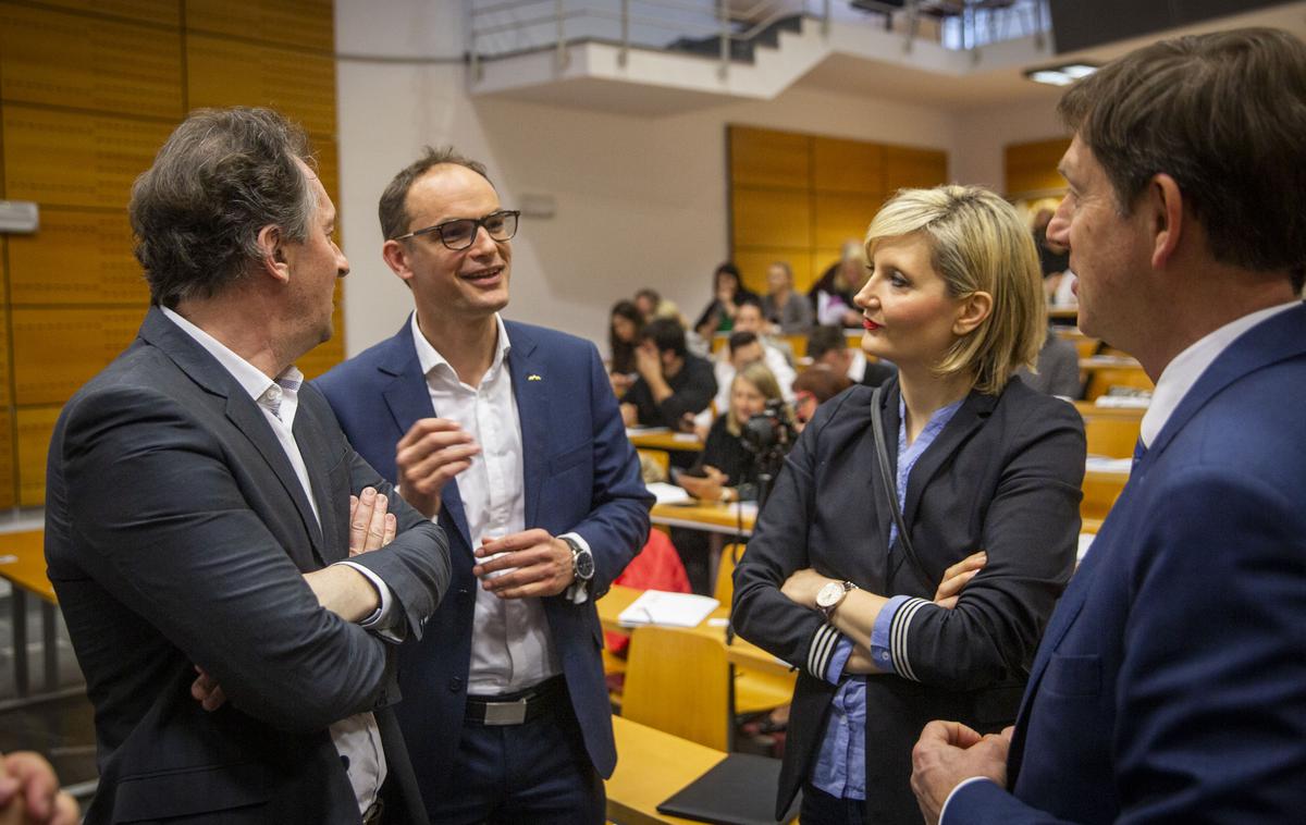 Akademija javnega sektorja, Upravna Fakulteta. Miro cerar, Anže Logar, Gregor Virant. | Na fotografiji: Gregor Virant, Anže Logar, Vesna Györkös Žnidar in Miro Cerar | Foto Bojan Puhek