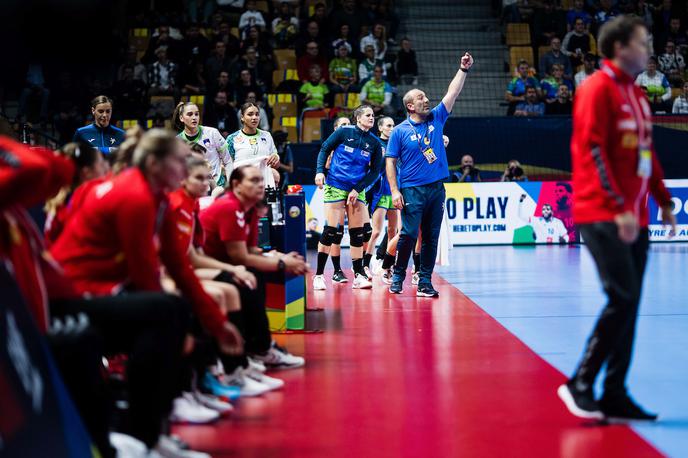 EHF Euro22: Slovenija - Srbija, Dragan Adžić, Uroš Bregar | "Po pregledu pritožbe in pojasnila slovenske zveze je vodstvo turnirja slovenski zvezi izdalo opomin," je sporočil tiskovni predstavnik EHF Thomas Schöneich. | Foto Grega Valančič/Sportida