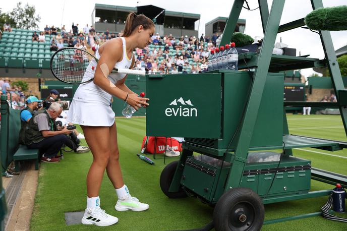 Jodie Burrage | Britanska teniška igralka Jodie Burrage je navdušila z nesebično potezo ob robu igrišča v Wimbledonu. | Foto Reuters