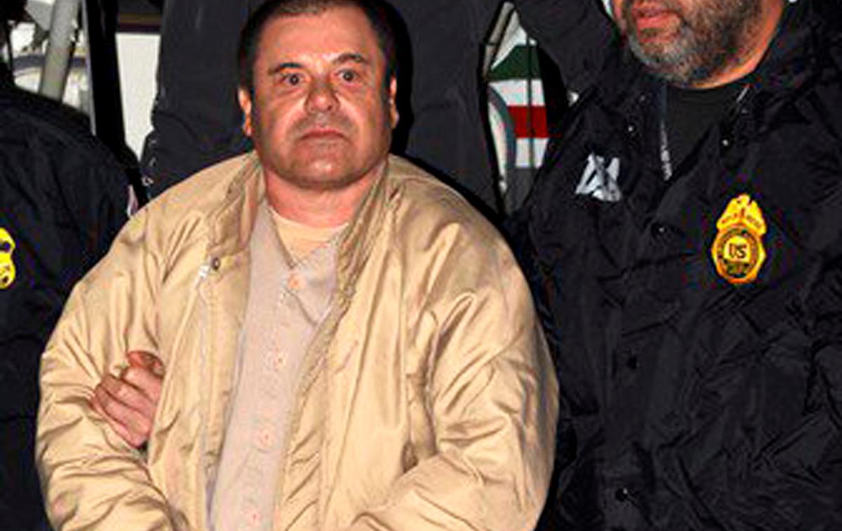 Joaquin Guzman El Chapo | Mehika je sicer Guzmana ZDA izročila v zameno za obljubo, da tožilstvo zanj ne bo zahtevalo smrtne kazni. V ZDA je bil od januarja 2017 zaprt v samici, v celici brez oken, kjer je ves čas gorela luč.  Po takšnem pridržanju bo nov zapor zanj "kot sprehod v parku", je novinarjem v sredo dejal Guzmanov odvetnik Jeffrey Lichtman. Guzman sam je svoje pridržanje v New Yorku označil za "čustveno, psihološko in duševno mučenje". | Foto Reuters