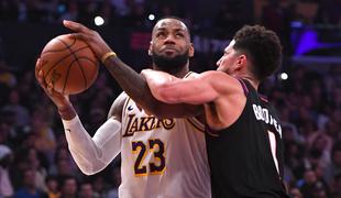 LeBron James kot vino, Milwaukee melje naprej #video