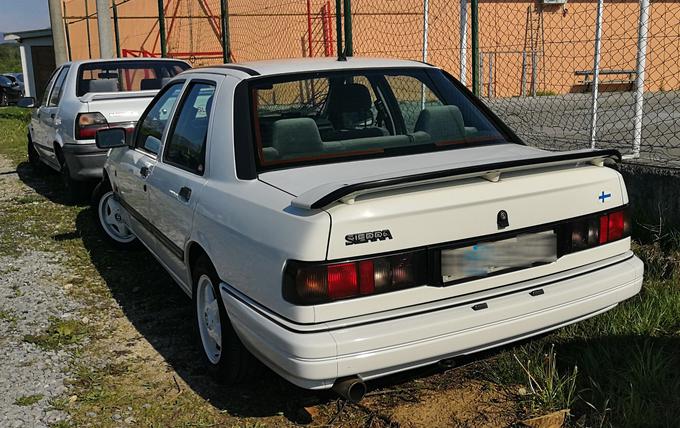 Ford sierra je še eden izmed znamenitih športnih avtomobilov te znamke. Ta sierra je v Slovenijo pretekli konec tedna sicer pripeljala iz Italije. | Foto: Gregor Pavšič