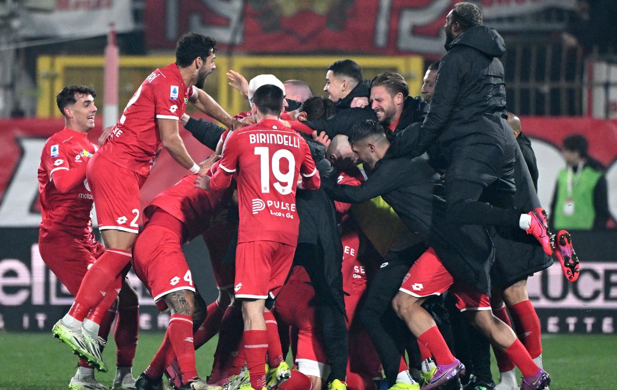 Monza Milan | Monza je v razburljivem srečanju premagala Milan s 4:2. | Foto Reuters