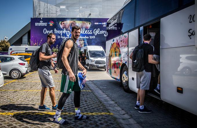 "Če bomo pravi, bo v redu," daje kapetan Goran Dragić jasno vedeti, da se bodo morali Ukrajine lotiti na enak način kot Francije v zadnjem krogu v Helsinkih. | Foto: Vid Ponikvar