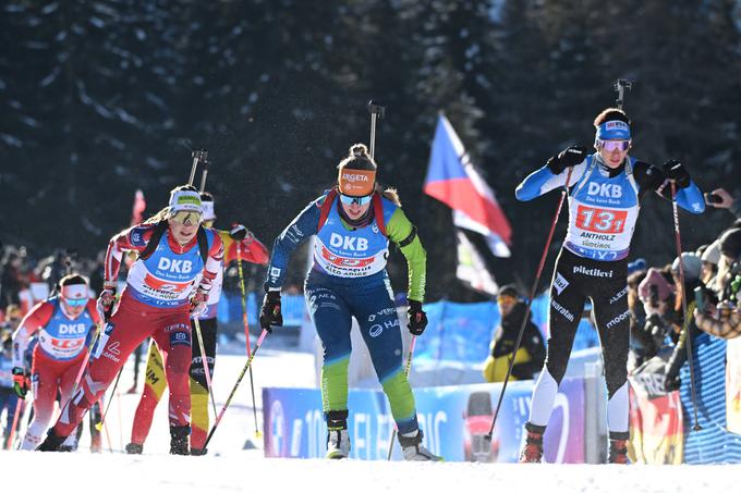 Polona Klemenčič je bila na strelišču brezhibna in slovensko štafeto v zadnji predaji popeljala do četrtega mesta. | Foto: Guliverimage