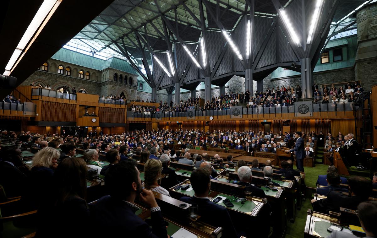 Kanadski parlament, Ottawa | Rota ni upošteval dejstva, da je Hunka služil v 14. grenadirski diviziji zloglasnih nacističnih enot SS. | Foto Reuters