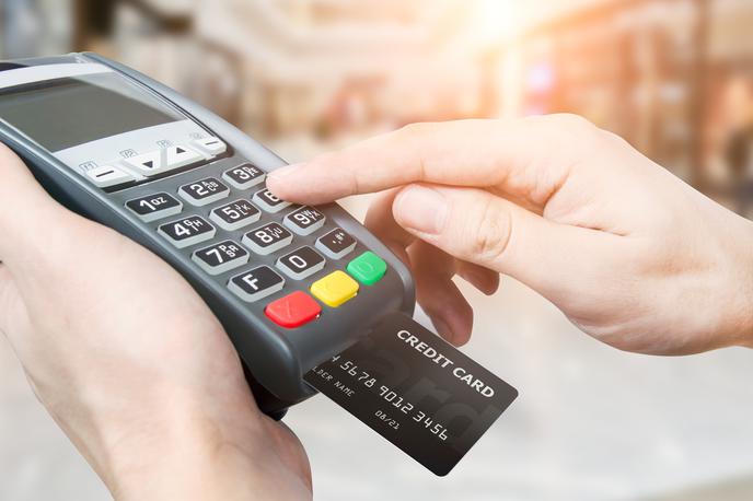 POS terminal. Plačilna kartica. | Evropsko povprečje števila plačilnih terminalov na število odraslih prebivalcev je skoraj za polovico večje od slovenskega. | Foto Thinkstock