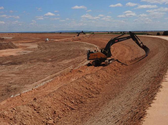 Z deli ne zaostajajo in hitijo v naslednje leto, ko bo center uradno odprt. | Foto: Nokian