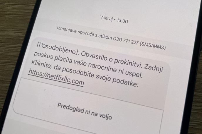 Prevara | Sporočilo SMS z nevarno spletno povezavo, ki so ga v zadnjem obdobju v več različnih oblikah prejeli mnogi Slovenci in Slovenke. | Foto Matic Tomšič