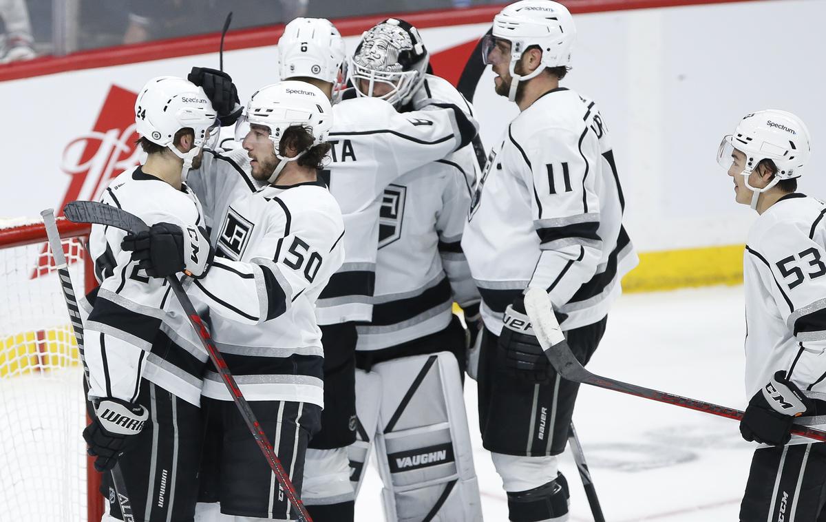 Los Angeles Kings Winnipeg Jets | Anže Kopitar s soigralci do pomembne gostujoče zmage. Kapetan je k njej prispeval zadetek in podajo. | Foto Guliverimage