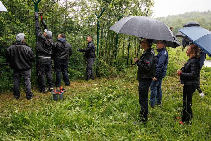 južna meja, odstranjevanje ograje | Foto: Matic Prevc/STA