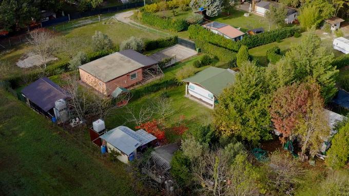 Lastniki lahko objekt v 15 dneh od prejema odločbe odstranijo sami in v tem primeru ne plačajo ničesar, če pa ga ne odstranijo sami, to stori mesto in lastnikom izda račun. | Foto: občina Umag