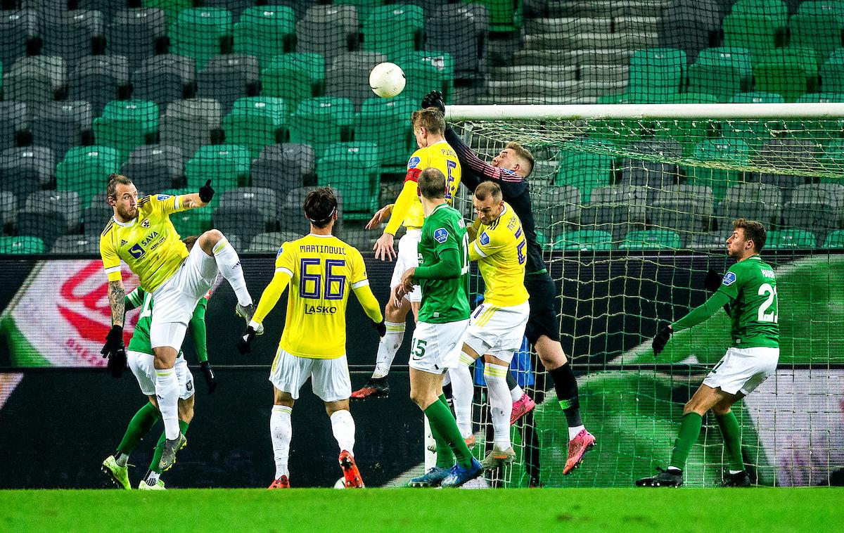 NK Olimpija NK Maribor derbi | Nenamerno igranje z roko bodisi pred zadetkom ali pred priložnostjo za zadetek ni več kršitev. | Foto Vid Ponikvar