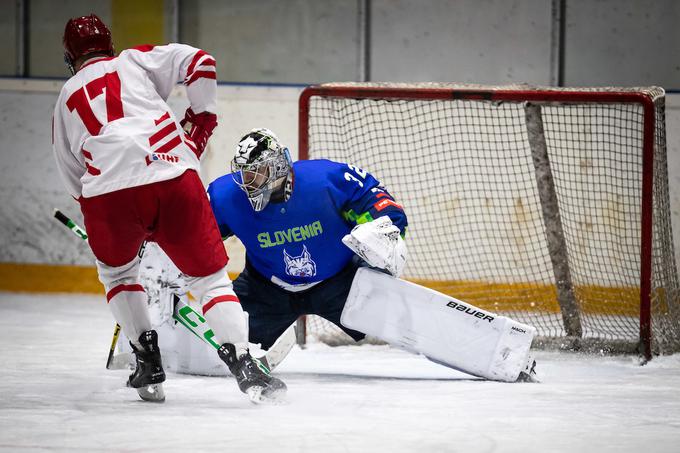 Gašper Krošelj je zaustavil vse strele na svoja vrata in bil izbran za igralca tekme na slovenski strani. | Foto: Blaž Weindorfer/Sportida