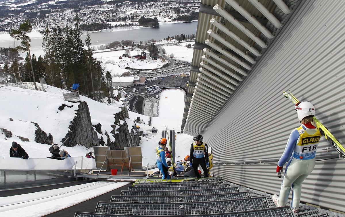 Vikersund | V naslednji sezoni bodo v Vikersundu letela tudi dekleta. | Foto Reuters