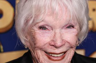 Ameriška igralka Shirley MacLaine praznuje 90 let