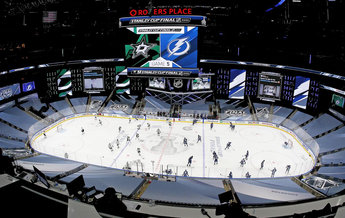 NHL finale: Dallas Stars - Tampa Bay Lightning | Ljubitelji hokeja na ledu prihodnje leto ne bodo mogli spremljati dveh zelo priljubljenih dogodkov v ligi NHL. | Foto Reuters