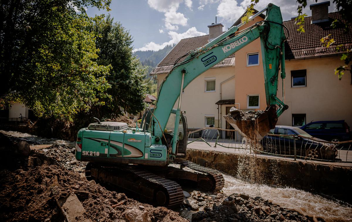 Poplave. Ujma. Karitas. | Člani skupine so se seznanili, da so bili vzorci mulja in tal pod sedimentom na poplavnih območjih odvzeti na 21 merilnih mestih, ko bodo znani rezultati, bodo z njimi seznanili javnost. | Foto Irek Dorozanski