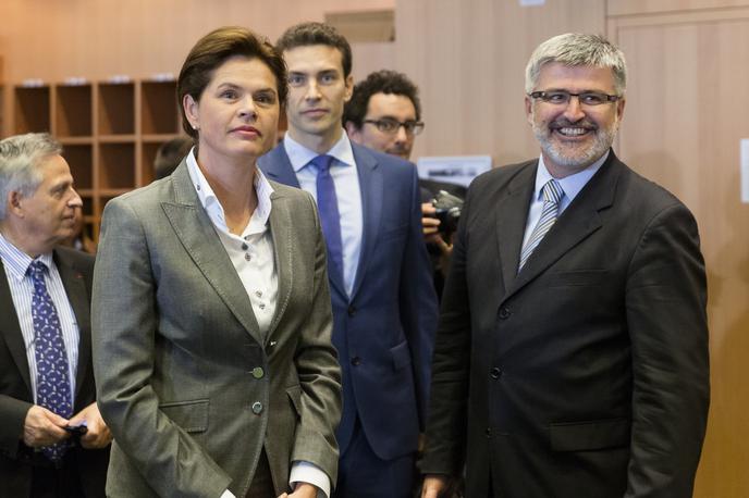 Alenka Bratušek in Roman Jakič | Roman Jakič (na fotografiji z Alenko Bratušek) ima z vladno službo pod vodstvom Angelike Mlinar sklenjeno svetovalno pogodbo za dobrih 24 tisoč evrov. | Foto STA