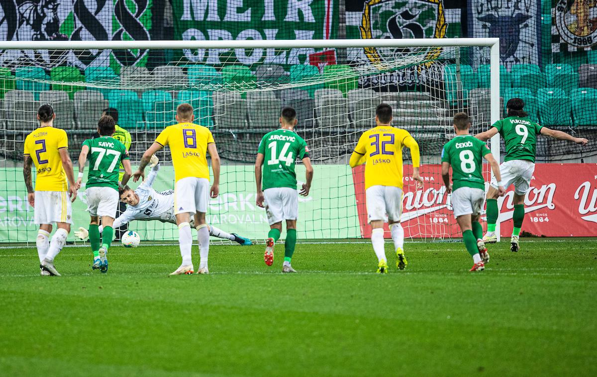 NK Olimpija, NK Maribor | Mariborski klub bo v seštevku dveh kazni za neprimerno obnašanje navijačev v 11. in 12. krogu plačal 4600 evrov, Olimpija pa samo za derbi 3250. | Foto Grega Valančič/Sportida