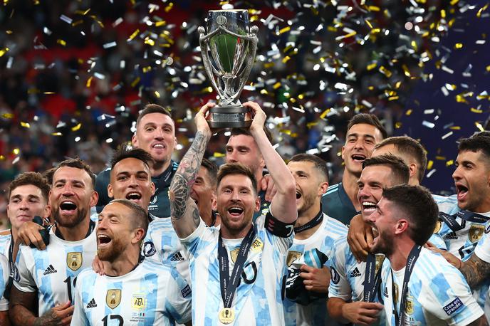 Argentina finalissima 2022, Lionel Messi | Lionel Messi je dvignil pokal za zmago Argentine. | Foto Reuters