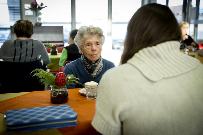 "Če se lahko odpoveš lastnini in si ustvariš svoj dom, je lahko tu čudovito," pravi Zora. | Foto: Ana Kovač