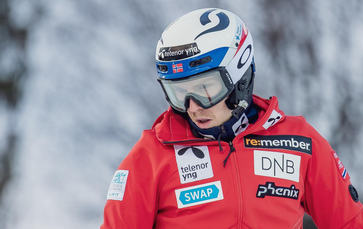 Henrik Kristoffersen | Henrik Kristoffersen v boju za glavo, na kateri želi imeti svojega pokrovitelja. | Foto Sportida