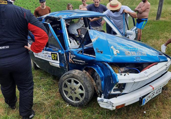 Ostanki zastave yuga in sreča v nesreči za posadko Žakelj-Rejc. (foto: Boštjan Kobal) | Foto: 